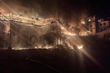 Am Abend befeuerten Eindringlinge Selydowe, Bergwerk beschädigt