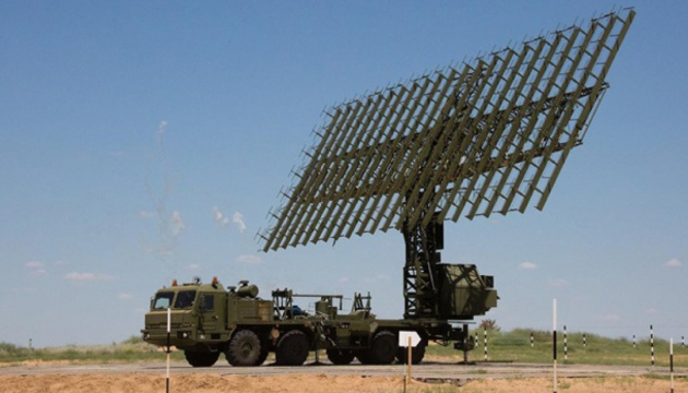 Kämpfer der Spezialeinheit treffen leistungsstarken russischen Radar Kasta-2E2