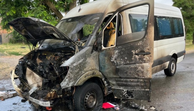 Ворожий безпілотник поцілив у рейсовий автобус на Нікопольщині, четверо постраждалих