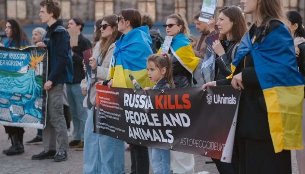 До роковин підриву Каховської ГЕС зоозахисники провели мітинги в Європі та США