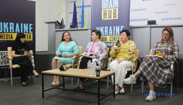 Фемінізація і сьогодення: тренди, питання та роль жінок у відновленні України