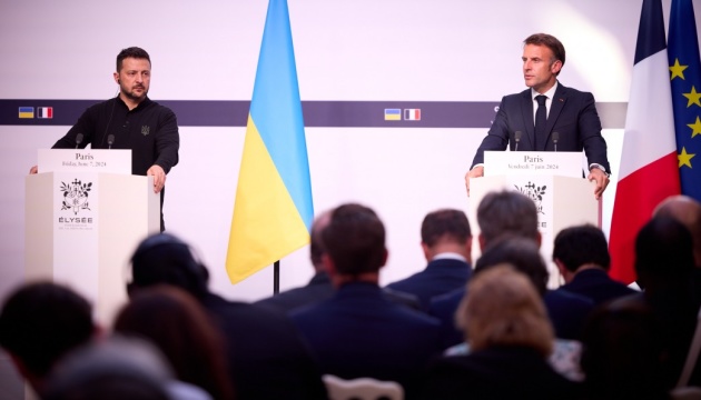 Зеленський - у Парижі: Російський терор в Україні є свідченням того, що битва за Європу досі триває