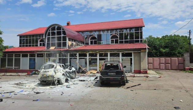 На Херсонщині росіяни дроном знищили автівку правоохоронців