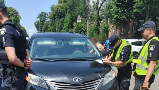 У Черкасах під будівлею, де розглядають справу митрополита УПЦ, Toyota наїхала на чоловіка