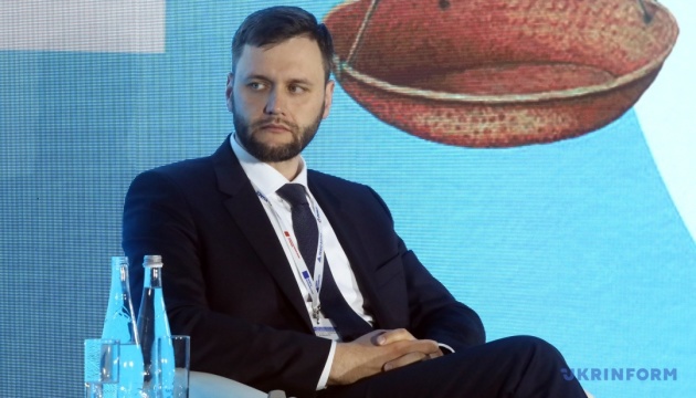 Ukraine’s anti-graft watchdog hands reward to whistleblower, in first