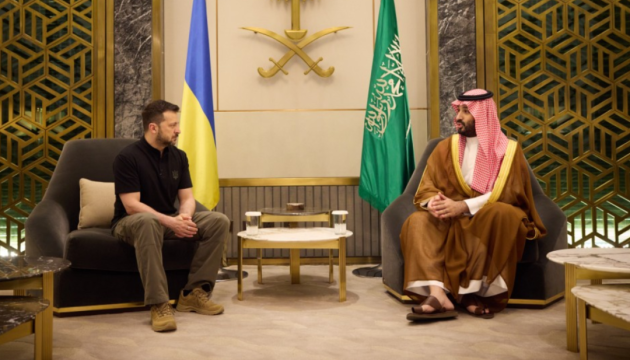 Zelensky llega a Arabia Saudí para reunirse con el príncipe heredero