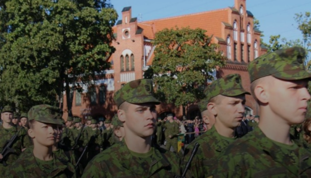 У Литві запроваджують строкову військову службу для випускників шкіл