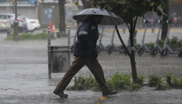 У Чилі сильні дощі заблокували дороги, десятки тисяч людей без світла