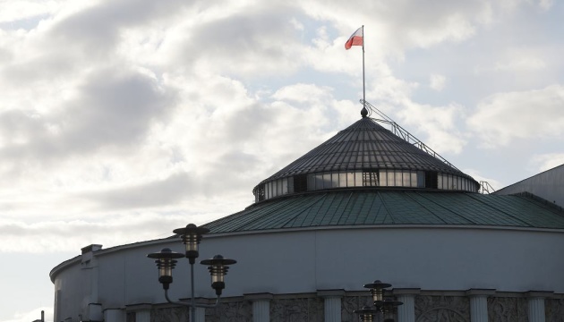 У Польщі невідомі вночі проникли на дах парламенту