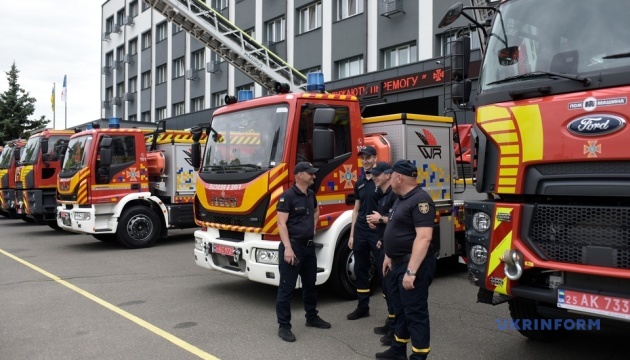 ДСНС отримала спецавтомобілі від партнерів із Британії, США, Естонії та Японії