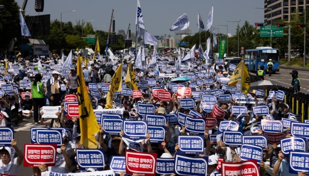 У Південній Кореї лікарі провели масовий страйк
