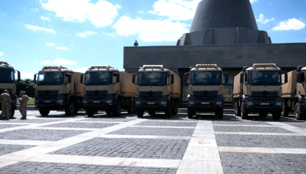 Germany donates 41 Mercedes trucks to Ukrainian border guards