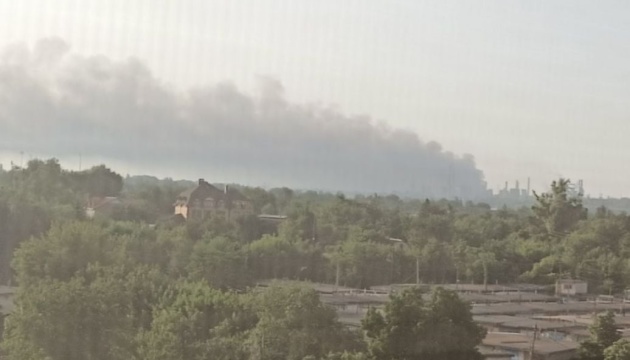 У Кривому Розі перевірили повітря й воду після пожежі на коксохімі