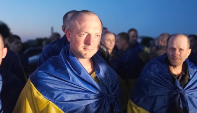Ukraine returns 90 defenders from Russian captivity