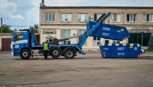 Харківські комунальники отримали спецтехніку з Нідерландів