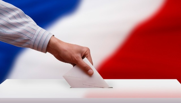 Ультраправі перемагають у першому турі парламентських виборів у Франції - екзитполи