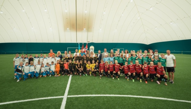 У Латвії відкрили спортивний табір для маленьких футболістів з Чернігівщини