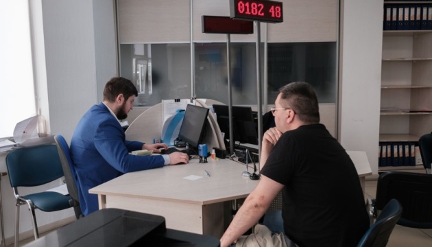 Щодня у ЦНАПах Києва оновлюють дані понад 1000 військовозобов’язаних