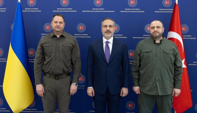 Єрмак та Умєров в Анкарі зустрілися з главою МЗС Туреччини