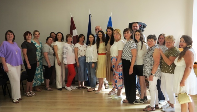 Consul meets with Ukrainian community in Riga's Ukrainian House
