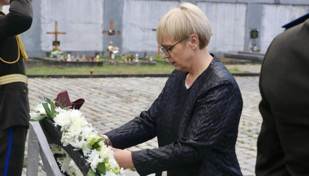 Slovenian president honors fallen soldiers in Lviv