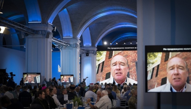 Over 800 participants from 15 countries attend National Prayer Breakfast