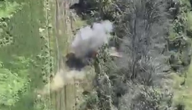 Прикордонники на Вовчанському напрямку знищили FPV-дронами російський бронетранспортер