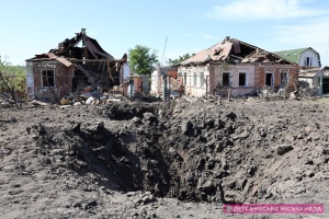 У Руській Лозовій від обстрілів РФ зруйновані будинки, у критичному стані один із поранених