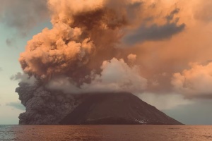 В Італії «прокинулись» вулкани Етна та Стромболі