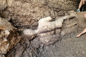 У Болгарії археологи виявили двометрову статую Гермеса
