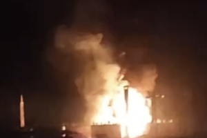 Нічна атака на нафтобазу у Краснодарському краї: пожежа досі триває