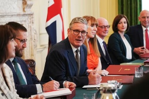 Новий уряд Британії провів перше засідання через два дні після виборів