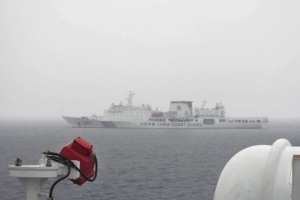Філіппіни заявили, що китайський «корабель-монстр» став на якір у їхній економічній зоні