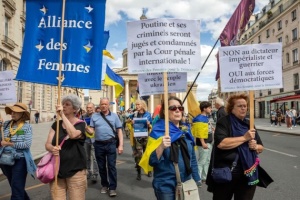 Українці в Парижі мітингували за вступ України до НАТО