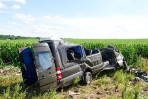 Зіткнення автоцистерни з маршруткою на Рівненщині: поліція розглядає кілька версій ДТП