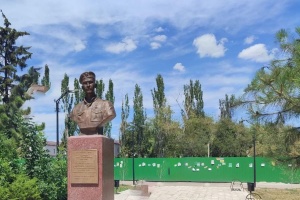 У Маріуполі росіяни встановили пам'ятник вбивці місцевих жителів
