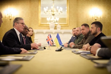 ゼレンシキー宇大統領、スターマー英首相と長射程ミサイルや海軍発展につき協議