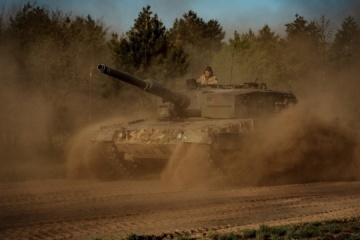 España envía un nuevo lote de carros de combate Leopard 2 a Ucrania