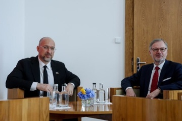 Primeros ministros de Ucrania y la República Checa abordan la cooperación económica y de defensa