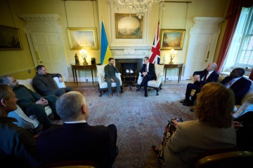 Volodymyr Zelensky reçu par le Premier ministre britannique à Londres