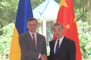 王中国外交部長は協議の際に公正かつ永続する平和の必要性に同意した＝クレーバ・ウクライナ外相
