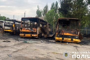 У Херсоні внаслідок нічних атак згоріли 15 одиниць транспорту на території підприємства