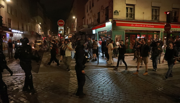 У Парижі декілька тисяч людей вийшли на вулиці проти перемоги ультраправих на виборах