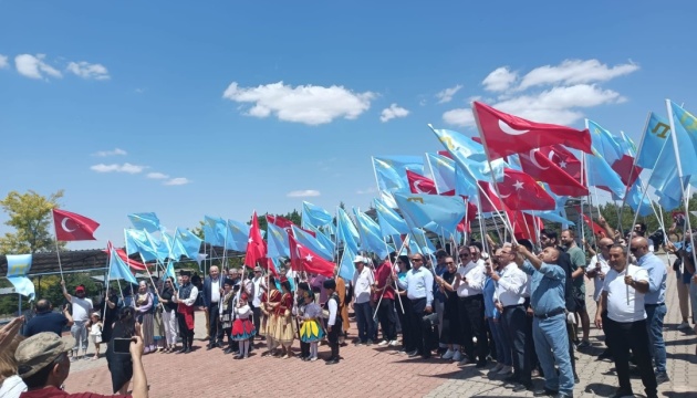 У Туреччині відбулася хода до Дня кримськотатарського прапора