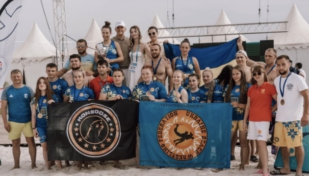 Українці виграли 9 медалей на етапі Світової серії з пляжної боротьби