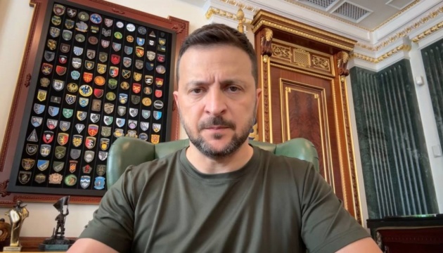 Selenskyj spricht mit Armeeführung über Schritte zu stärkeren Zerstörung von Logistik und Technik der Russen