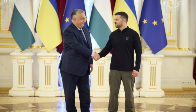 ゼレンシキー宇大統領、オルバーン・ハンガリー首相と二国間関係の議題を協議