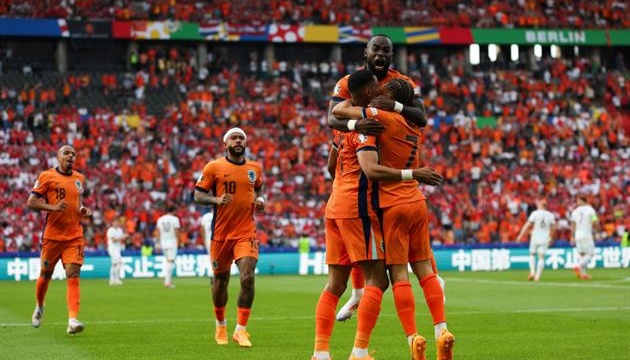 Нідерланди вийшли до 1/4 фіналу, розгромивши футболістів Румунії