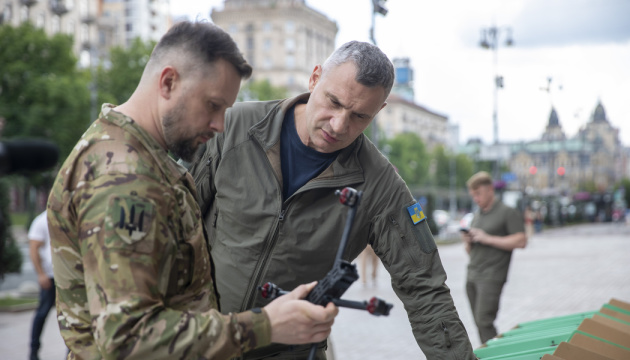 Київ передав 3-й окремій штурмовій бригаді Сухопутних військ тисячу FPV-дронів