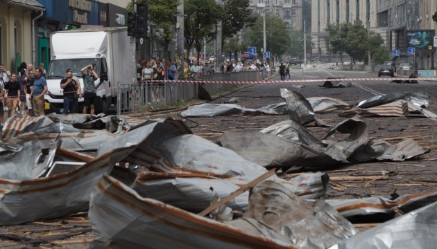 Ataque masivo: Más de 20 muertos, unos 100 heridos, y alcanzado el hospital Okhmadyt 